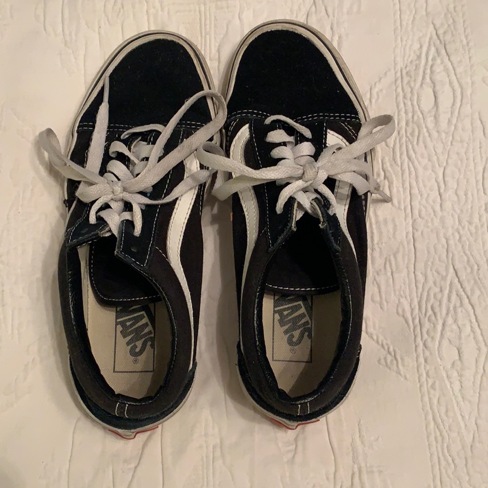 FINAL SALE🚨🚨 Black and White Vans